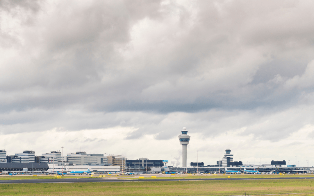 El nuevo informe del aeropuerto de Schiphol exige una reducción de la aviación
