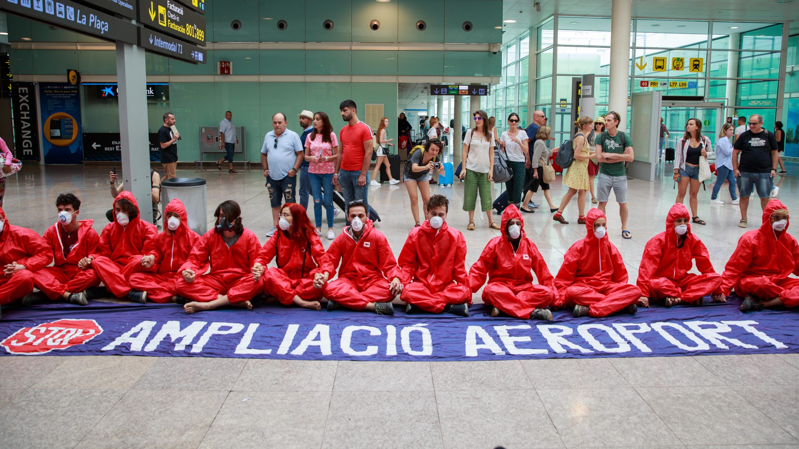 Línea roja para el crecimiento de la aviación y el turismo de masas en el aeropuerto de El Prat en julio de 2016 (Foto: Christine Tyler / Stay Grounded)